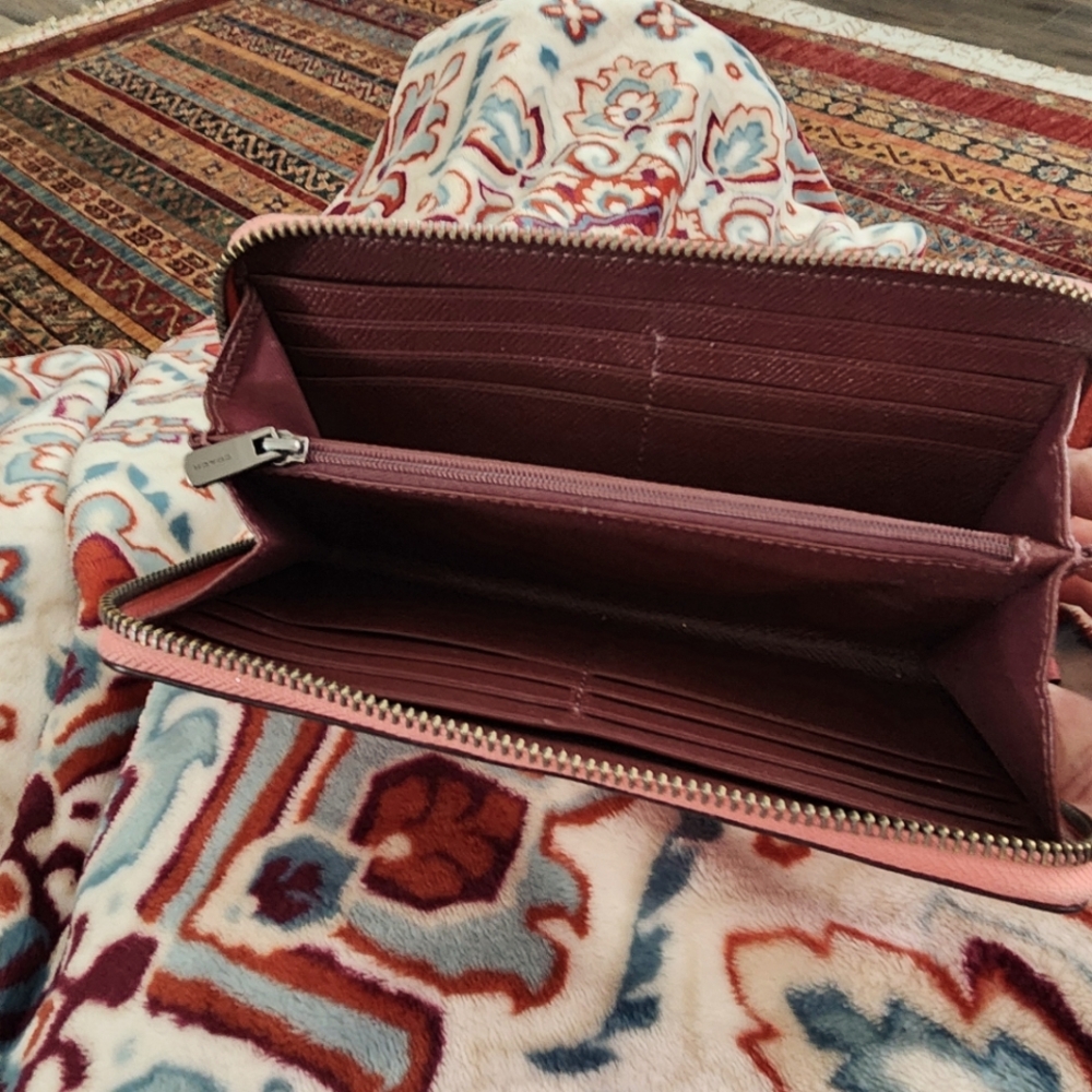 Coach zipper wallet with outside card pocket - Picture 3 of 4